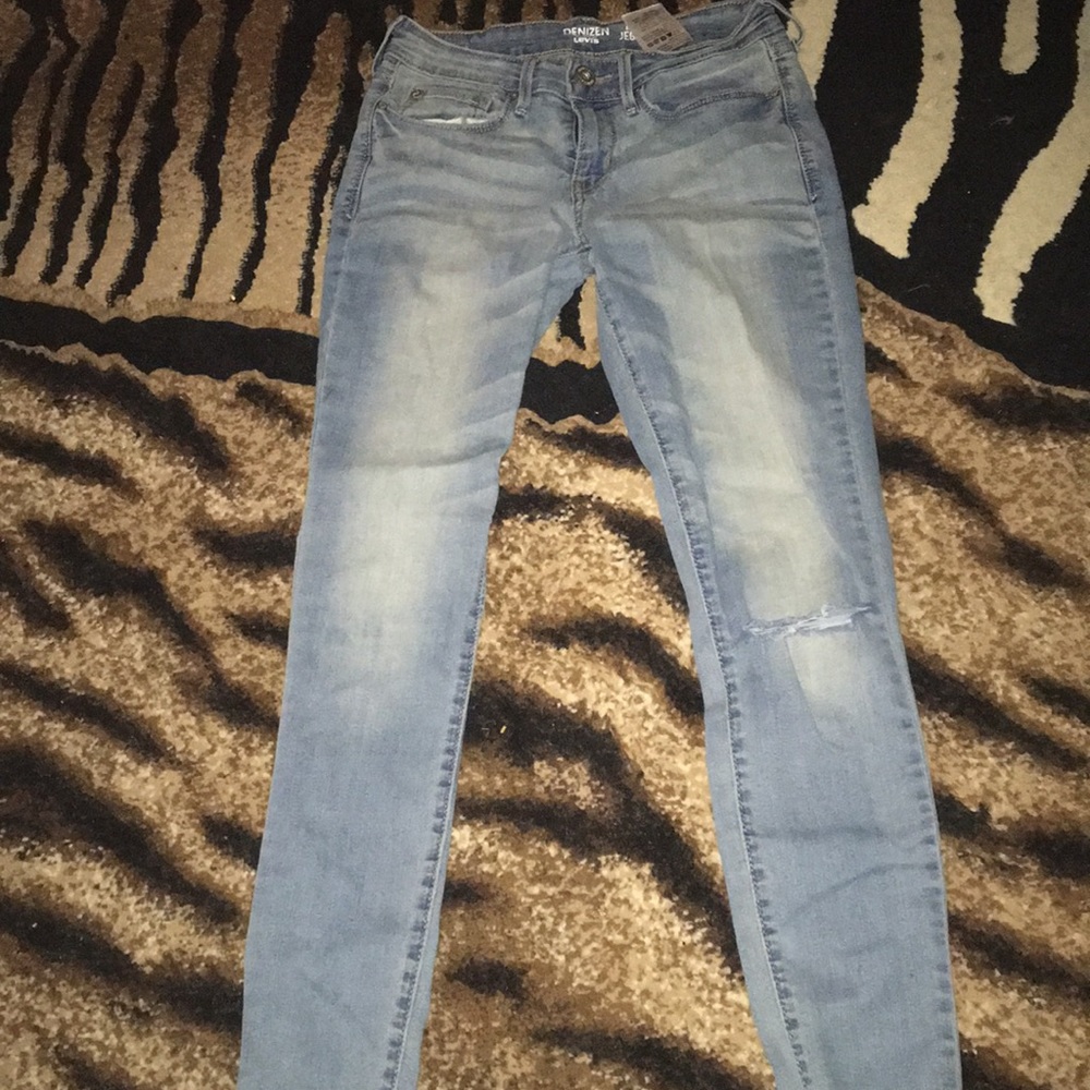 Levis